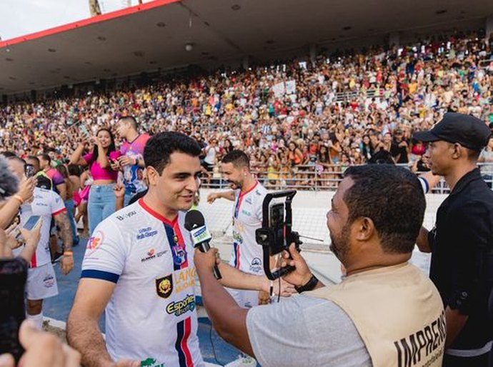 Prefeito de Maceió, JHC, participa de evento beneficente Jogo da Alegria