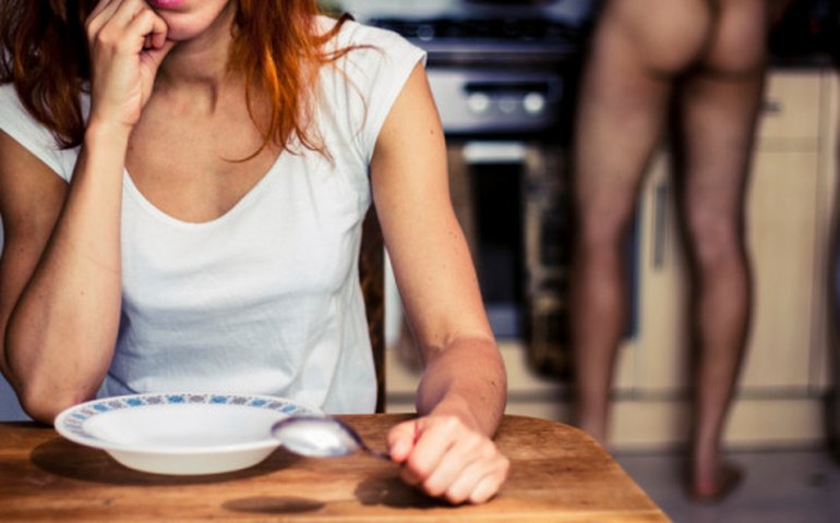 Cinco coisas estranhas que os casais começam a fazer depois de um tempo