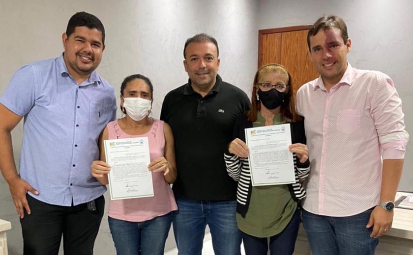 Prefeito Theobaldo Cintra assina portarias de aposentadorias de servidores em Major