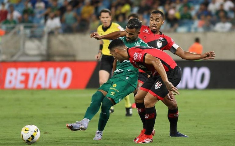 Cuiabá e Atlético-GO empatam jogo com dois tempos distintos na Arena Pantanal
