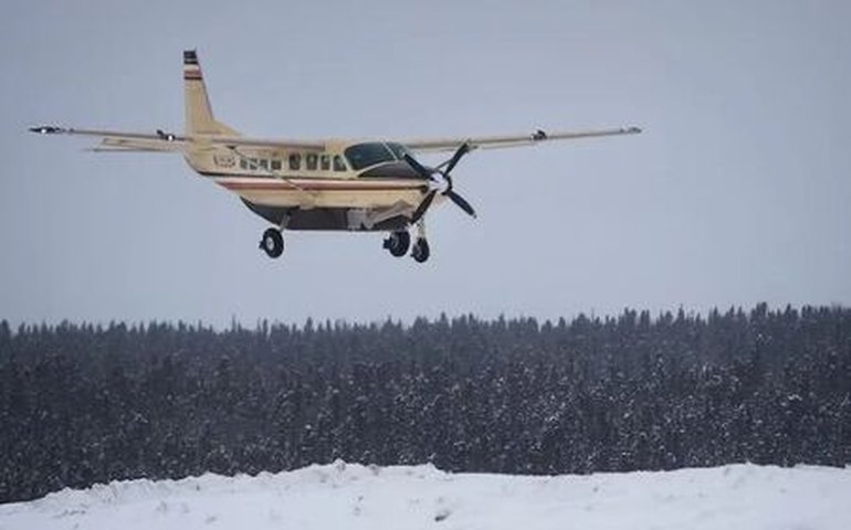 Avião com 10 pessoas desaparece no Alasca