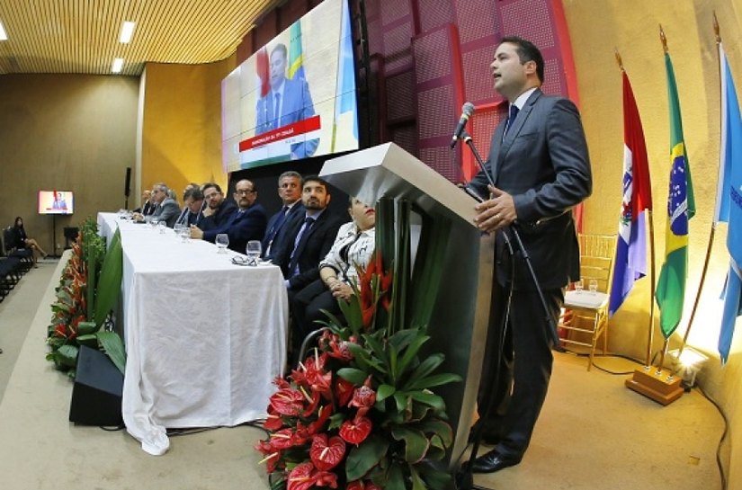 Alunos lotam auditório para a aula inaugural do Juventude Empreendedora