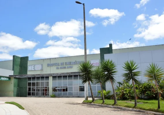 Mulher com ferimento na cabeça é socorrida no bairro Primavera, em Arapiraca