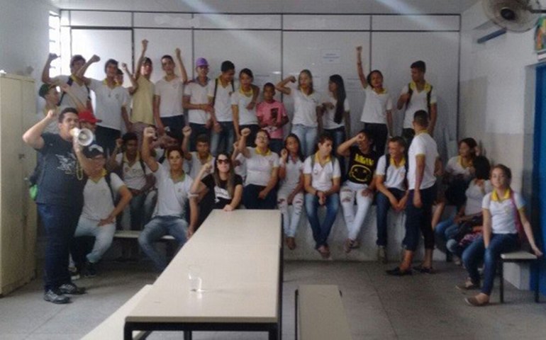 Sobe para 12 número de instituições de ensino ocupadas em Alagoas