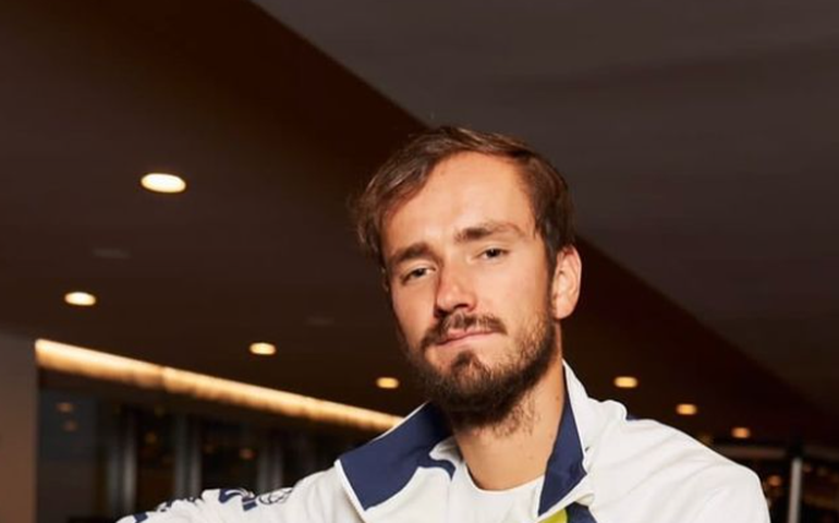 Medvedev supera Jarry e 'gritaria chilena' e reencontra Sinner na semifinal em Miami