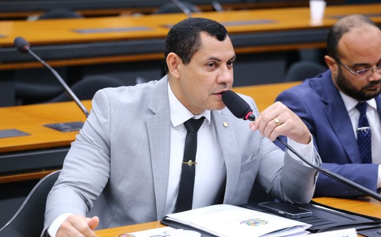 Comissão aprova multa para casos de violência ou racismo em área comum de condomínio