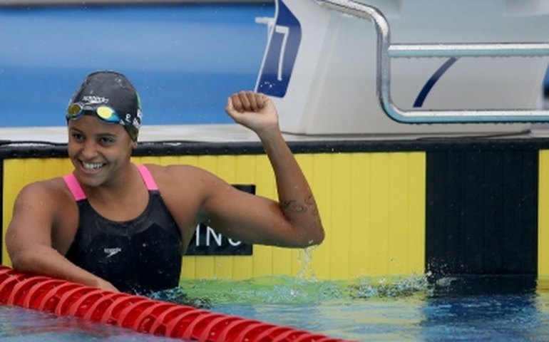Etiene Medeiros conquista bronze nos 50m costas na Copa do Mundo em Tóquio