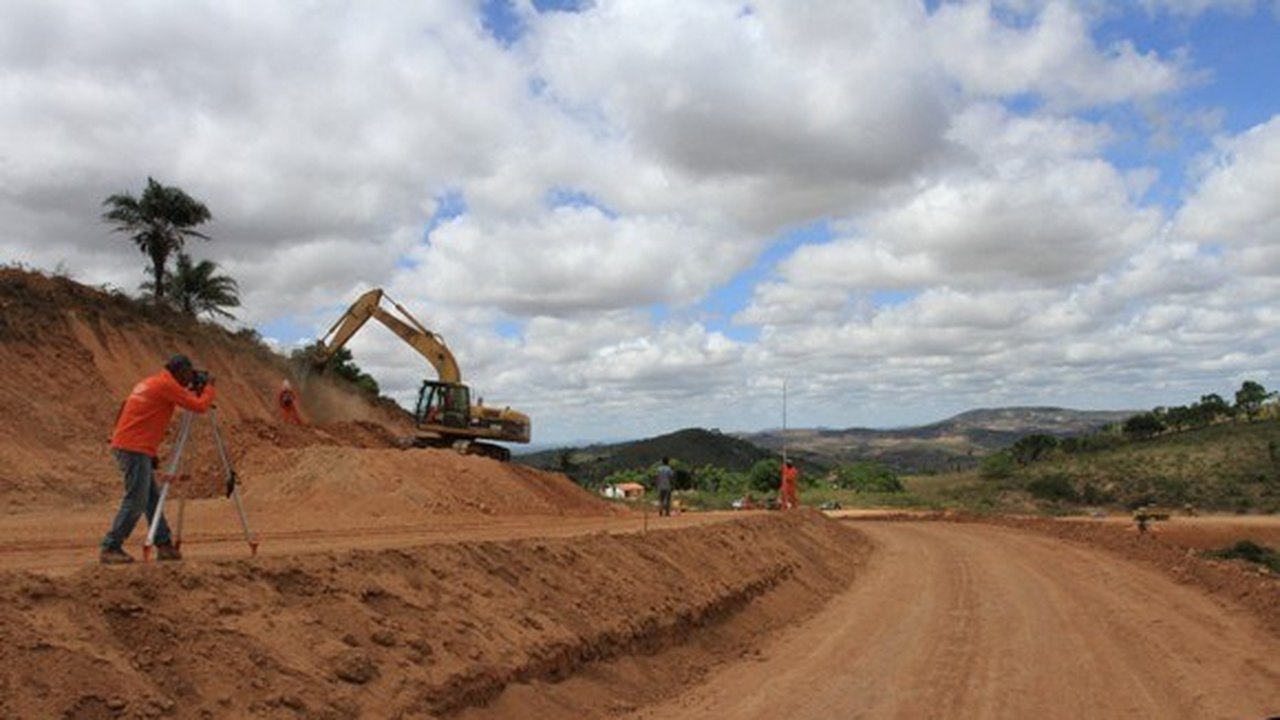 Governo dá celeridade às obras da AL-145, no Sertão