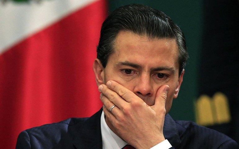 Peña Nieto lamenta muro e promete defender mexicanos nos EUA