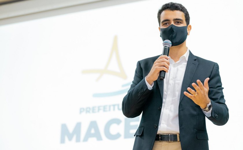 Prefeito JHC anuncia os novos voos da Azul para Maceió