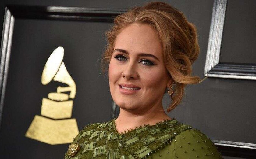 Adele anuncia retorno: &#8216;Estou tão entusiasmada e tão absolutamente aterrorizada&#8217;