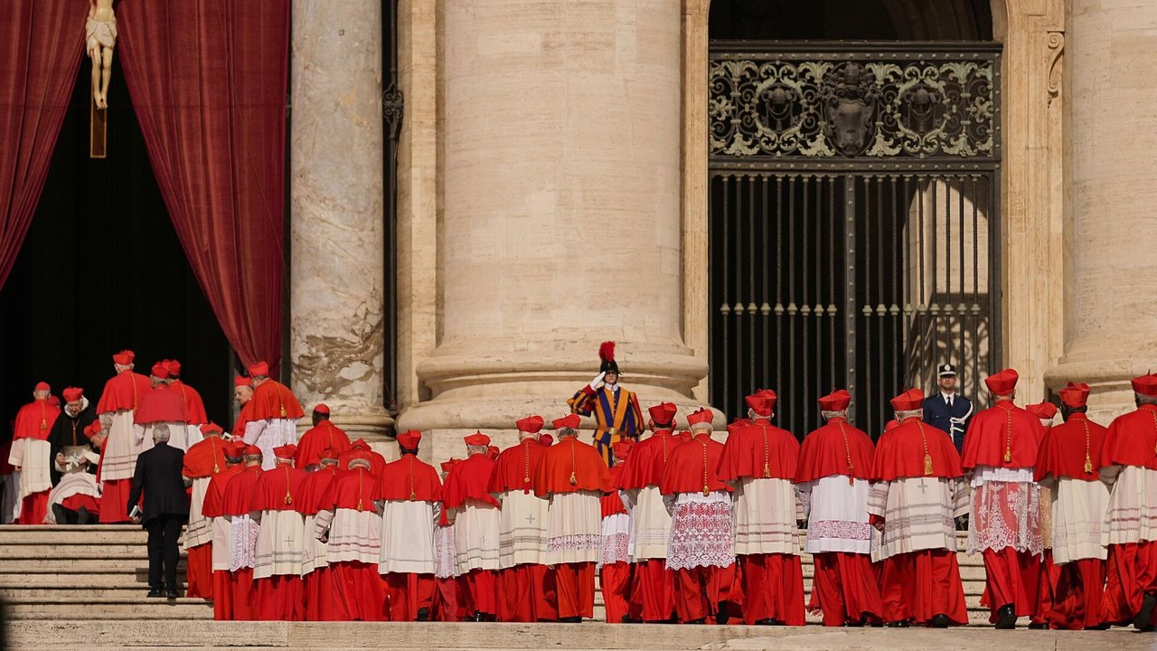 Fumaça branca: conclave bate o martelo e escolhe o novo Papa