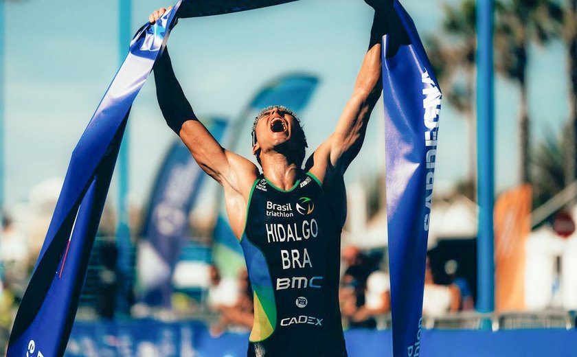 Miguel Hidalgo conquista vitória histórica na elite do triatlo mundial