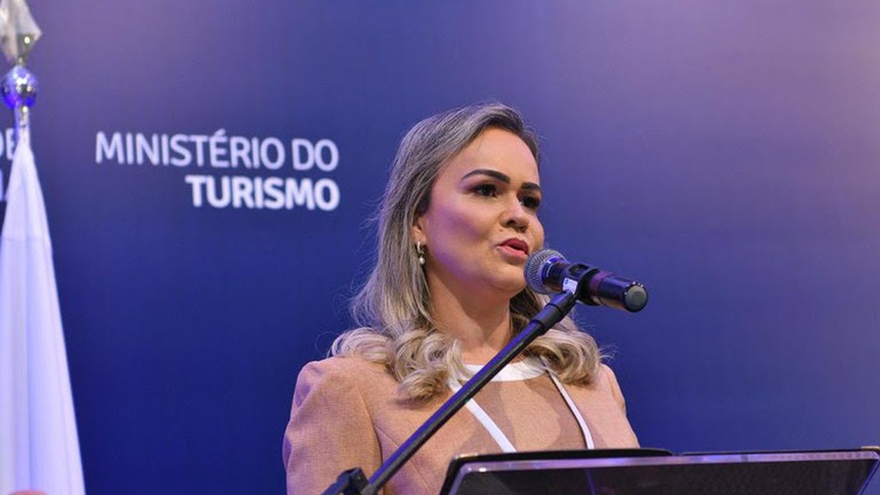Turismo gera desenvolvimento econômico e social, diz Daniela Carneiro na transmissão de cargo