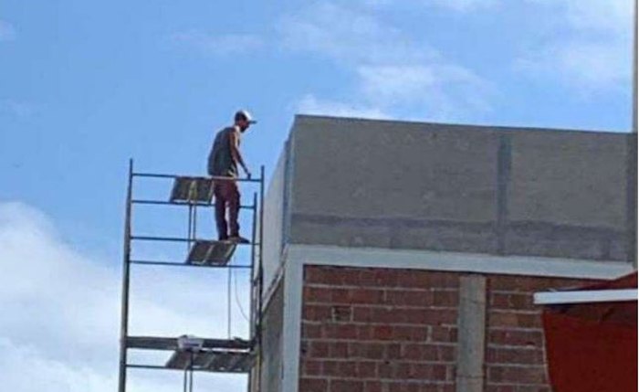 Obra foi embargada há 30 dias por irregularidades Obra foi embargada há 30 dias por irregularidades