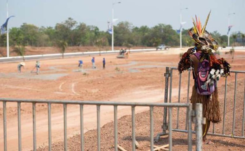 Jogos Mundiais: com máquinas ainda trabalhando, indígenas se instalam em Palmas