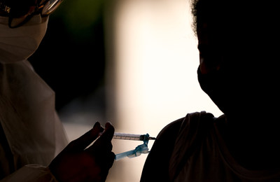 Outubro é o mês com menor número de mortes por Covid-19 desde abril de 2020