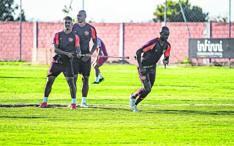 CRB treina nesta sexta antes do embarque para Londrina