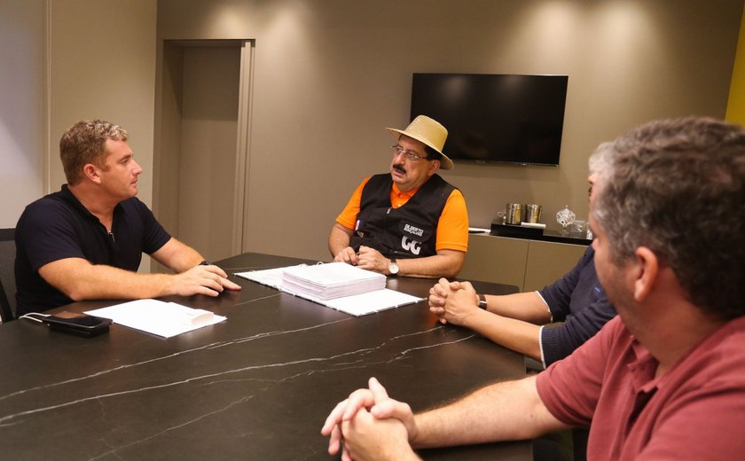 Prefeito Gilberto Gonçalves assina Ordem de Serviço para revitalização do Colégio Judith Paiva em Rio Largo