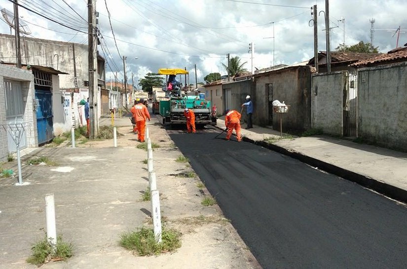 Prefeitura de Maceió executa obras de pavimentação no Benedito Bentes