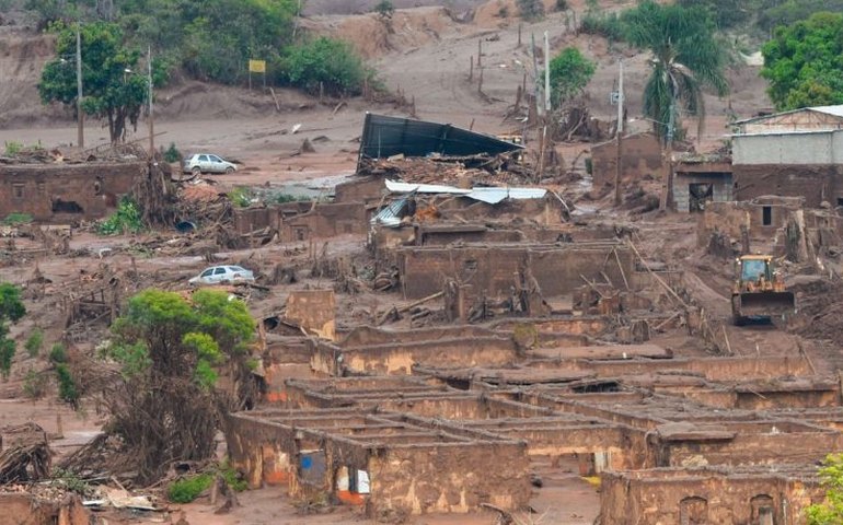 Comissão debate modelo de governança e situação socioambiental no Rio Doce após rompimento de barragens