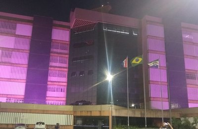 JFAL lembra Outubro Rosa com iluminação especial