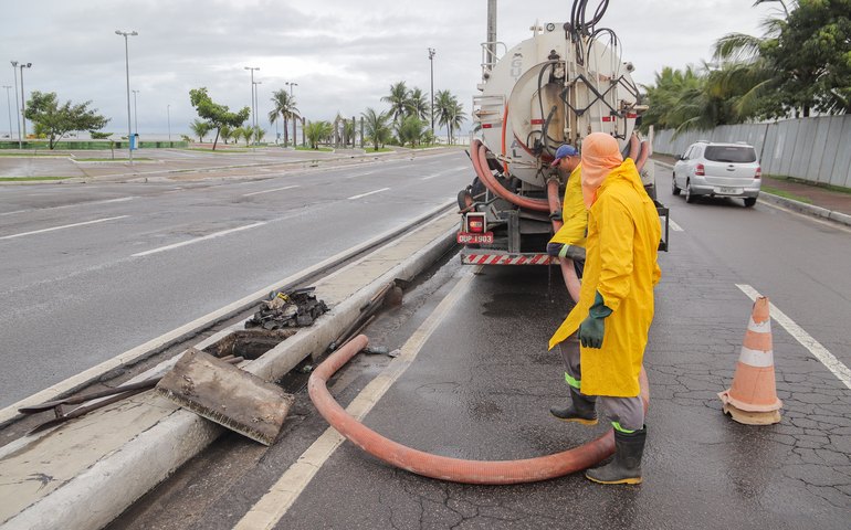 Em apenas seis meses, volume de entulhos retirados de galerias pela Prefeitura de Maceió já supera 2022