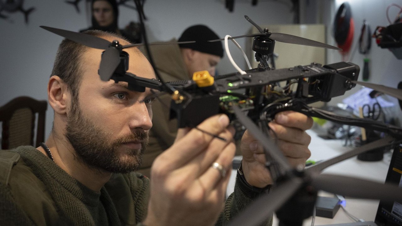 A escassez de mão de obra prejudica produção de armamentos na Ucrânia