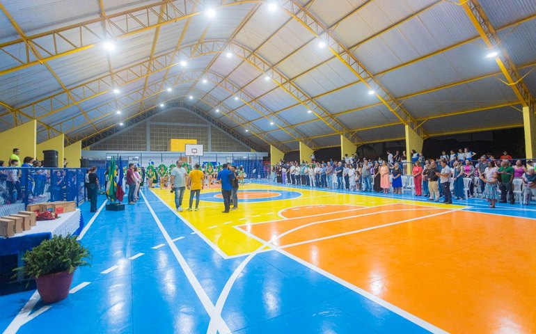 Prefeito Luciano entrega moderno ginásio na Boa Vista e segue fortalecendo educação e o esporte
