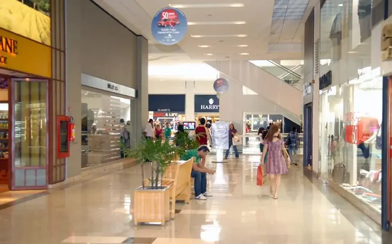 Bandidos sequestram pai e filha em shopping da Grande SP