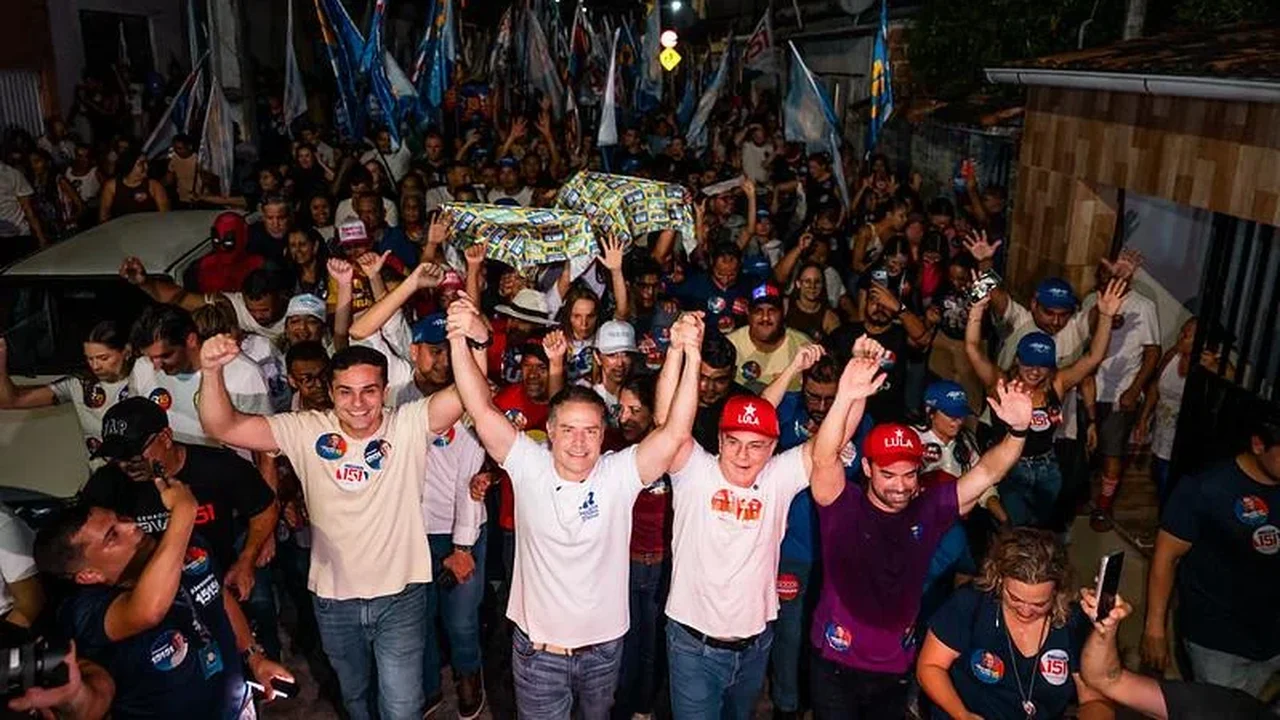 Renan Filho reúne mais de 5 mil pessoas em caminhada na Grota do Cigano, no Jacintinho