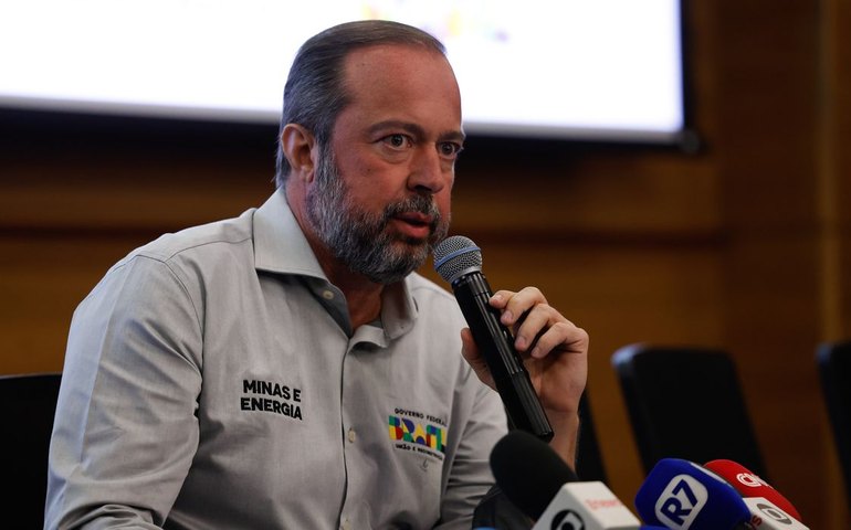 Decisão sobre horário de verão será na terça-feira, diz ministro