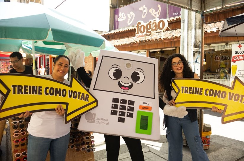 TRE leva treinamento de eleitores ao Centro de Maceió com o projeto “Rolê com a Pilili”