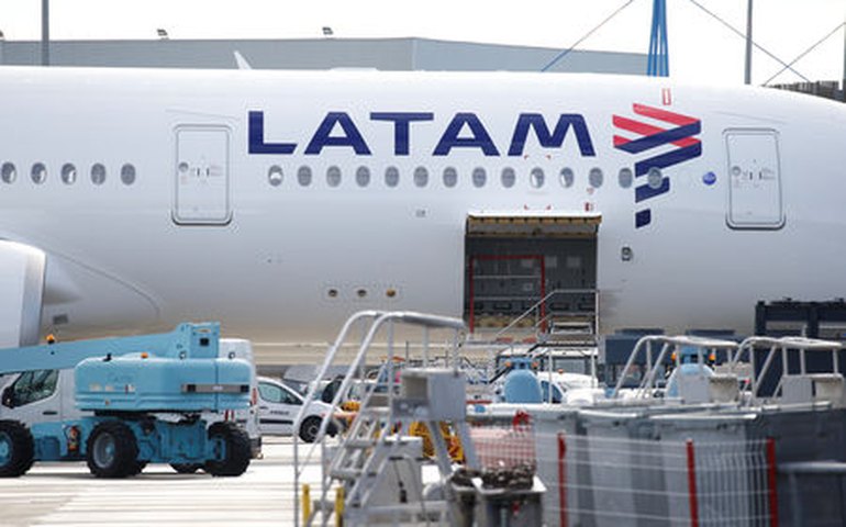 Latam corrige: vai operar 700 voos domésticos por dia no Brasil em 2025
