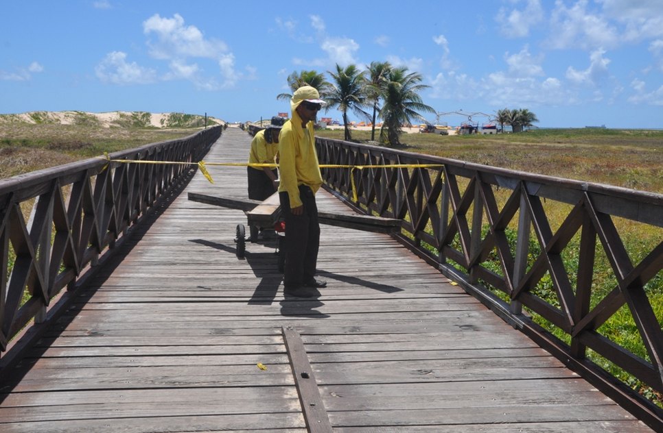 recuperação na passarela de acesso à praia do Hawaizinho / Foto: ASN