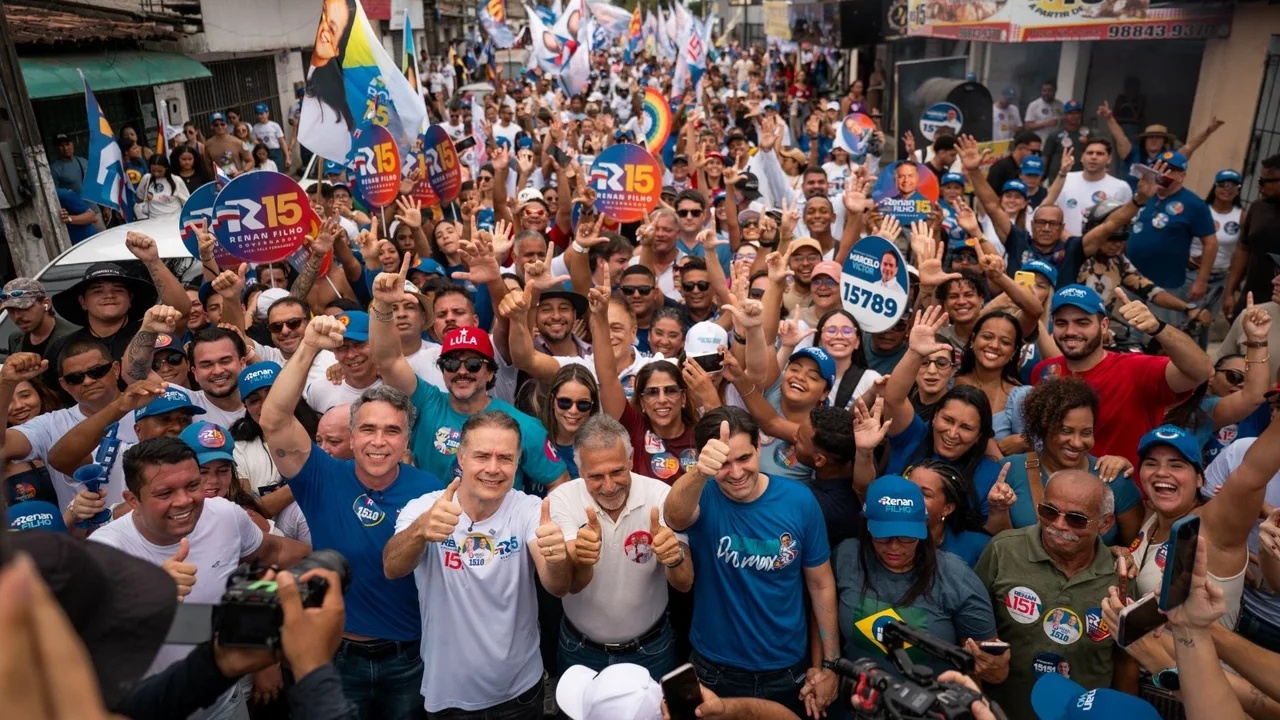 Benedito Bentes celebra candidatura de Renan Filho com mais de 7 mil pessoas nas ruas