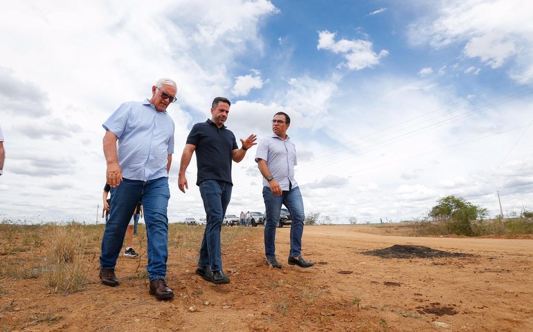 Em Batalha: Governador e donos da Natville visitam terreno onde será instalada nova fábrica