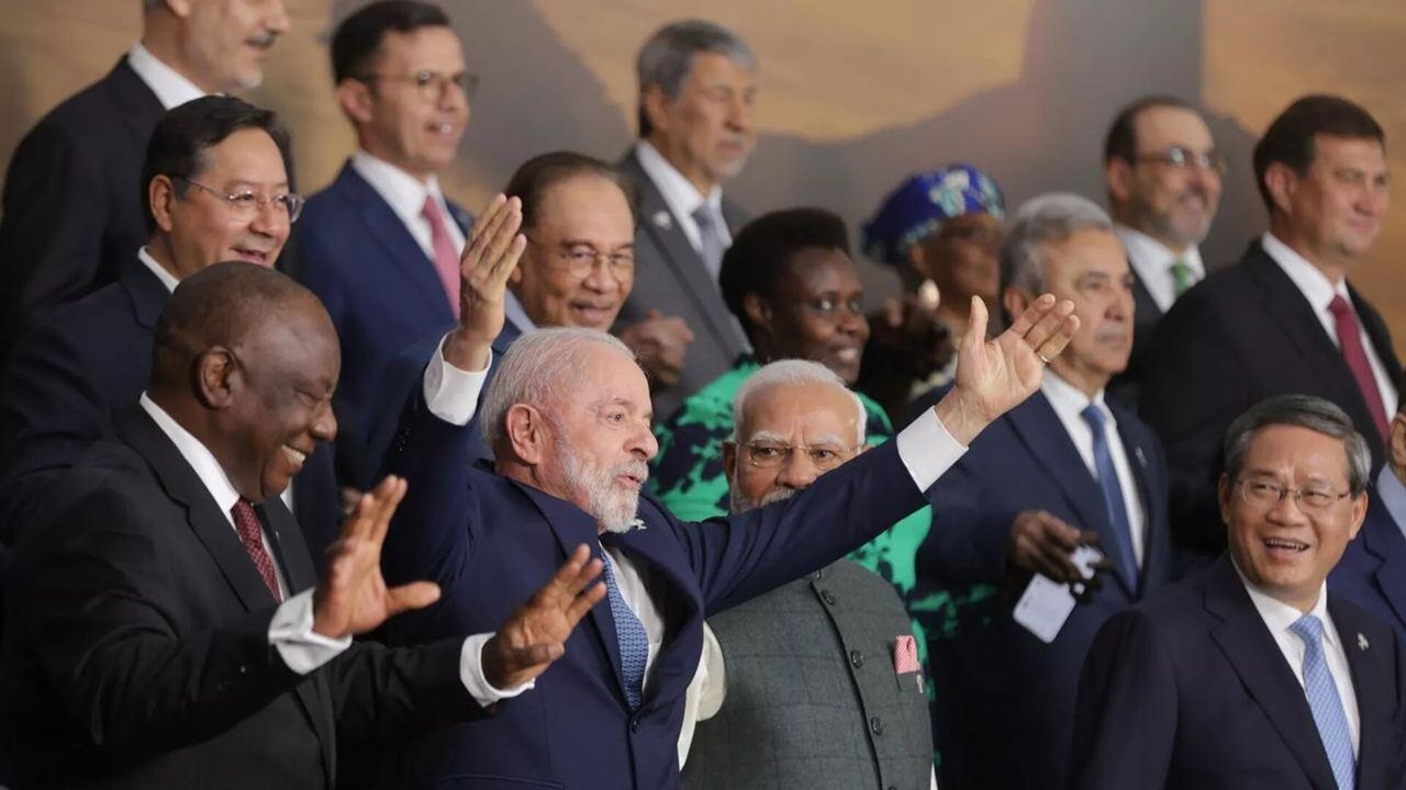 Análise: na Cúpula do BRICS, Brasil e aliados 'reafirmam soberania' perante EUA