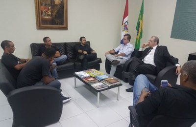Procurador-geral recebe reserva técnica do concurso da PM de 2006 e explica situação do processo