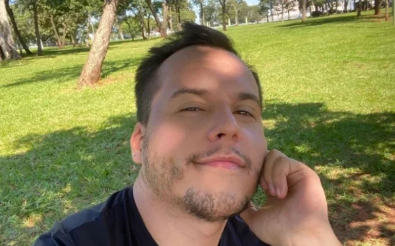 Ator de 32 anos vai a motel com 2 homens e é encontrado morto horas depois