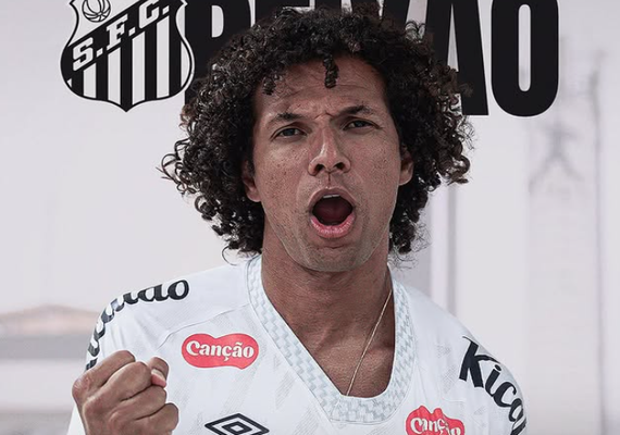 Santos reforça o meio-campo e oficializa a contratação do volante Willian Arão