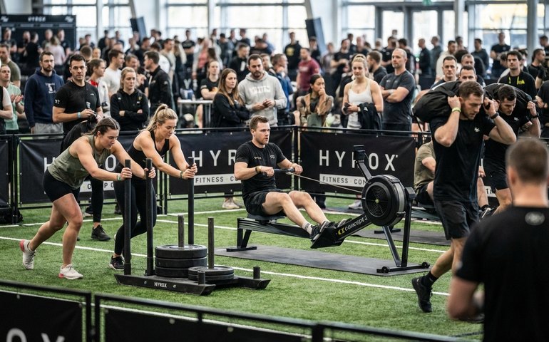 Hyrox: sucesso na Europa, modalidade que une corrida e força ganha as academias e eventos no Brasil