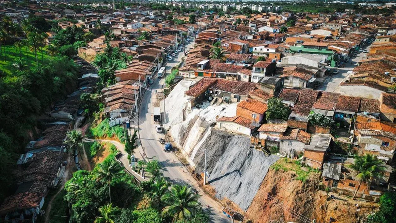 Urbanização em áreas com risco de deslizamento triplica: novos desastres à vista?