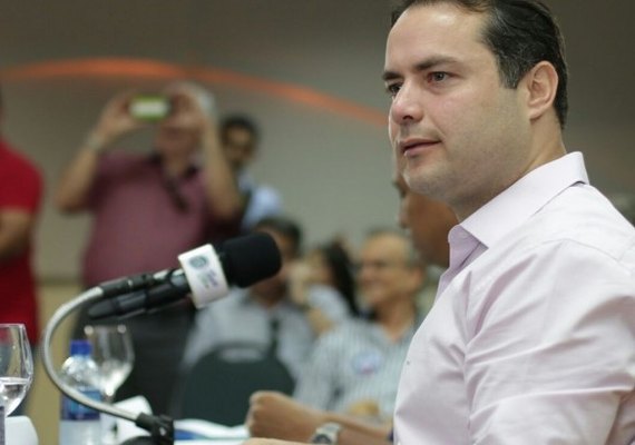 Renan mostra propostas para governar Alagoas em debate no rádio