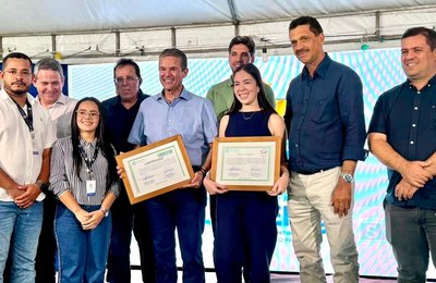 Com a presença do ministro da Agricultura, Conagreste entrega certificações SIM e SISBI à empresa de Viçosa
