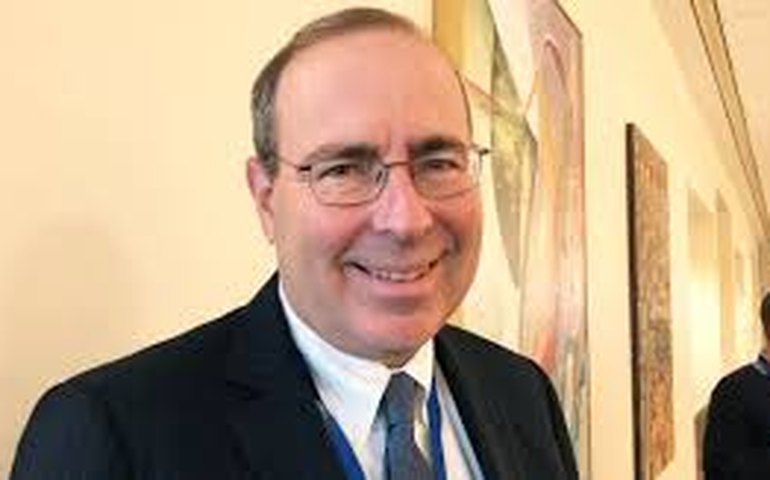 Impacto econômico da guerra do Irã ainda é incerto, mas pode pressionar inflação, avalia dirigente do Fed