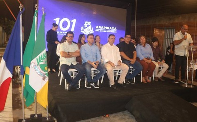 Luciano Barbosa inaugura praça reformada e nova Arapiraquinha, no Jardim Esperança, em Arapiraca