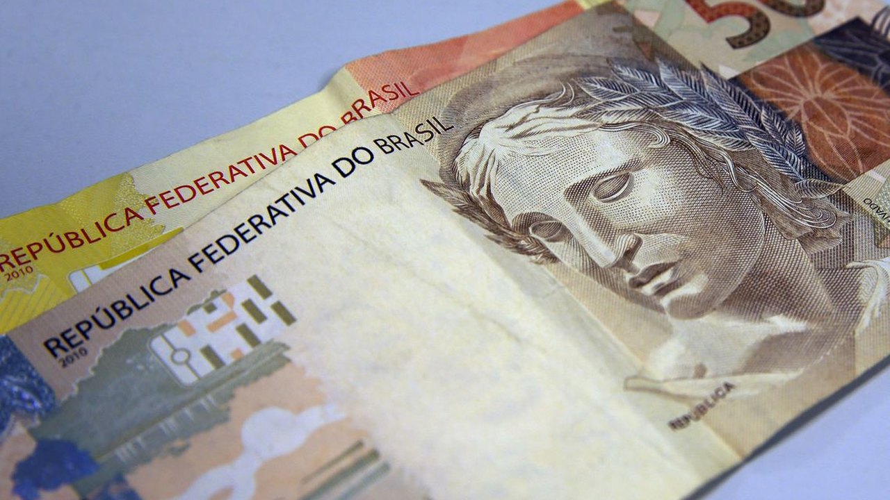 Trabalhadores nascidos em abril podem sacar auxílio emergencial