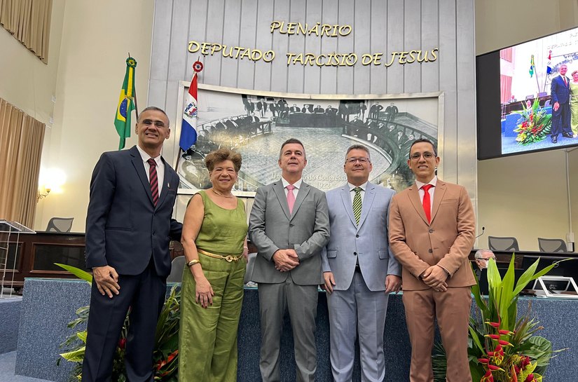 Assembleia Legislativa homenageia personalidades da Educação com títulos e comendas