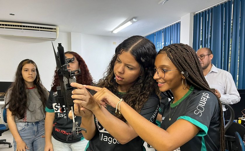 Estudantes da Escola Sesi Cambona trocam experiências com alunos da Ufal